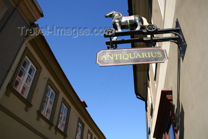 lithuania163: Lithuania - Vilnius: Antiquarian - old town - photo by Sandia - (c) Travel-Images.com - Stock Photography agency - Image Bank