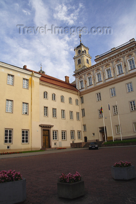 lithuania168: Lithuania - Vilnius: Vilnius University - front facade - photo by Sandia - (c) Travel-Images.com - Stock Photography agency - Image Bank