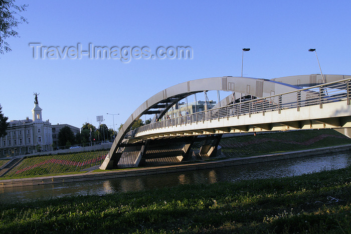 lithuania184: Lithuania - Vilnius: Indaugas bridge - river Neris - photo by Sandia - (c) Travel-Images.com - Stock Photography agency - Image Bank