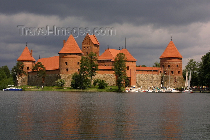 lithuania33: Lithuania - Trakai / Troki - Trakai Historical national park: Trakai Island Castle / Traku Salos pilis - Trakai Historical National Park - Vilniaus apskritis - photo by A.Dnieprowsky - (c) Travel-Images.com - Stock Photography agency - Image Bank