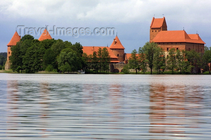 lithuania34: Trakai - Lithuania / Litva / Litauen: Trakai Island Castle - built with red Gothic bricks - photo by A.Dnieprowsky - (c) Travel-Images.com - Stock Photography agency - Image Bank