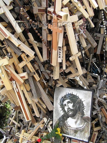 lithuania40: Lithuania / Litva - Siauliai: Hill of crosses - Kryžiu Kalnas - crosses and Jesus protrait - photo by J.Kaman - (c) Travel-Images.com - Stock Photography agency - Image Bank