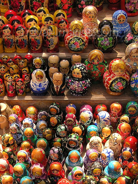 lithuania46: Lithuania / Litva / Litauen - Russian dolls for sale - matrioshki - matrioshkas - nesting dolls - souvenirs - photo by J.Kaman - (c) Travel-Images.com - Stock Photography agency - Image Bank