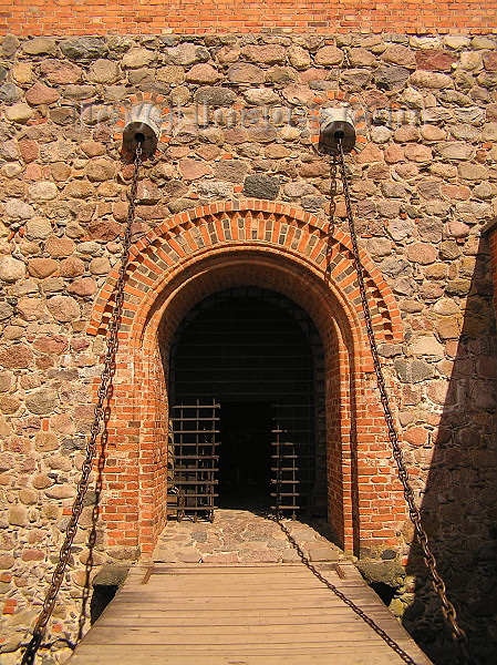 lithuania51: Lithuania / Litva / Litauen - Trakai: gate and draw bridge - Trakai Castle- insular - photo by J.Kaman - (c) Travel-Images.com - Stock Photography agency - Image Bank