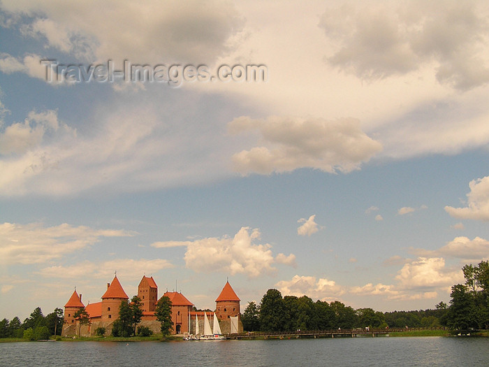 lithuania56: Lithuania / Litva / Litauen - Trakai: Trakai Island Castle and sky - photo by J.Kaman - (c) Travel-Images.com - Stock Photography agency - Image Bank