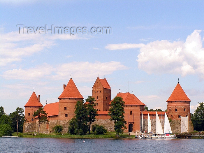 lithuania57: Trakai, Lithuania / Litva / Litauen: Trakai Island Castle - sailing boats - castillo - castelo - chateau - photo by J.Kaman - (c) Travel-Images.com - Stock Photography agency - Image Bank