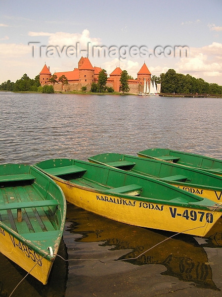 lithuania58: Lithuania / Litva / Litauen - Trakai / Troki : small boats and Trakai Castle built by Grand Duke Vytautas - Karaliskas Sodas - photo by J.Kaman - (c) Travel-Images.com - Stock Photography agency - Image Bank