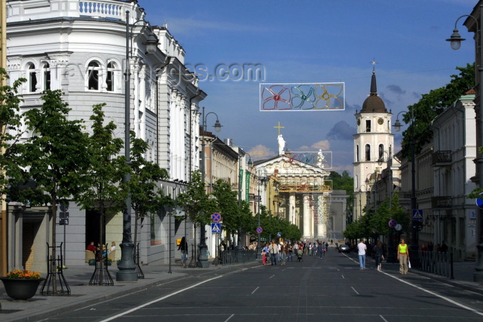 lithuania72: Lithuania - Vilnius: Gedimino avenue and the Cathedral of the Three Saints - photo by A.Dnieprowsky - (c) Travel-Images.com - Stock Photography agency - Image Bank