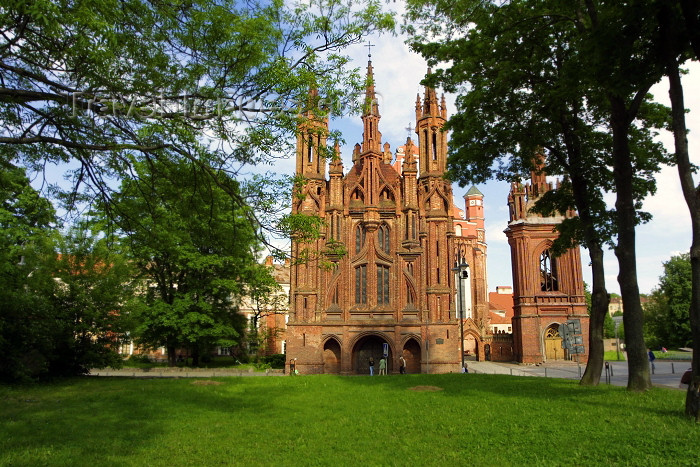 lithuania77: Lithuania - Vilnius: St. Ann's Church and garden - photo by A.Dnieprowsky - (c) Travel-Images.com - Stock Photography agency - Image Bank