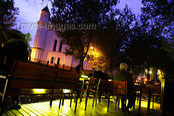 lithuania81: Lithuania - Vilnius: Caffe of Uzupis-view to The Orthodox Church of the Holy Mother of God - photo by Sandia - (c) Travel-Images.com - Stock Photography agency - Image Bank