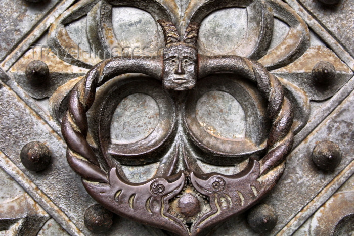 lithuania84: Lithuania - Vilnius: St. Anne's Church - door-handle detail / Sventos Onos baznycia - photo by A.Dnieprowsky - (c) Travel-Images.com - Stock Photography agency - Image Bank