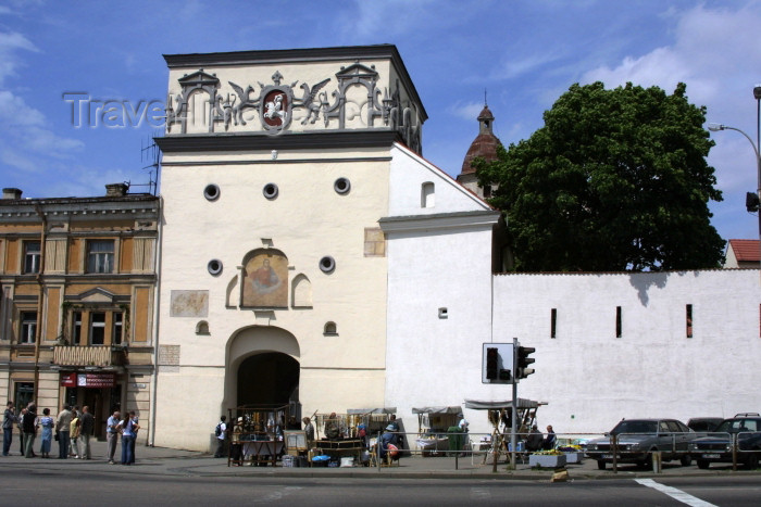 lithuania89: Lithuania - Vilnius: the Gates of Dawn - Ausros vartai - city walls - photo by A.Dnieprowsky - (c) Travel-Images.com - Stock Photography agency - Image Bank