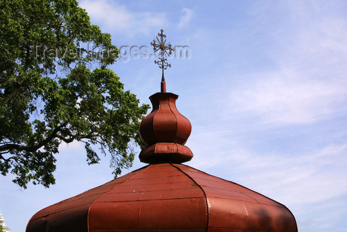 lithuania99: Lithuania - Vilnius: cross and roof-top - photo by A.Dnieprowsky - (c) Travel-Images.com - Stock Photography agency - Image Bank