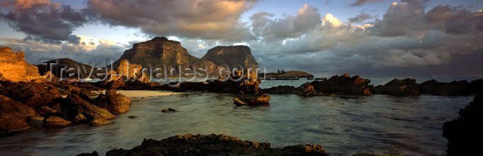 lord-howe1: Lord Howe island: panorama looking south - Unesco World Heritage site - photo by R.Eime - (c) Travel-Images.com - Stock Photography agency - Image Bank