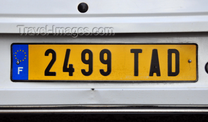 madagascar135: Mahambo, Analanjirofo, Toamasina Province, Madagascar: the twelve stars of the EU - French license plates are often used in Madagascar - plaque d'immatriculation - photo by M.Torres - (c) Travel-Images.com - Stock Photography agency - Image Bank