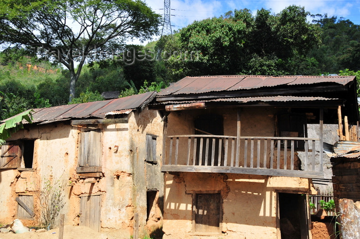madagascar162: RN2, Alaotra-Mangoro region, Toamasina Province, Madagascar: ghost houses on the edge of the forest - photo by M.Torres - (c) Travel-Images.com - Stock Photography agency - Image Bank