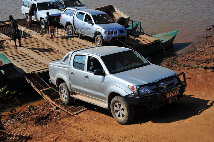 madagascar212: Tsimafana, Belo sur Tsiribihina district, Menabe Region, Toliara Province, Madagascar: vehicles leave the ferry - 4WD Toyota pickup truck- photo by M.Torres - (c) Travel-Images.com - Stock Photography agency - Image Bank