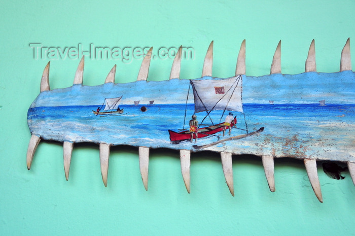 madagascar218: Belo sur Tsiribihina, Menabe Region, Toliara Province, Madagascar: painting on the toothy snout of a sawfish - fishing scene - fishermen set to sea on outrigger canoes - Malagasy art - Pristis microdon - photo by M.Torres - (c) Travel-Images.com - Stock Photography agency - Image Bank