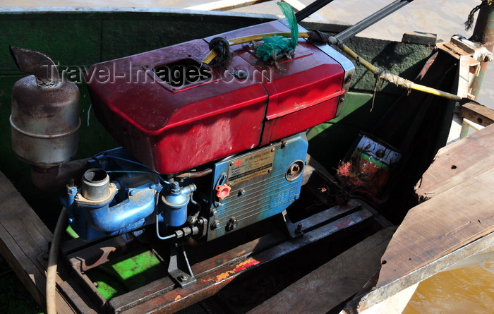 madagascar227: Belo sur Tsiribihina, Menabe Region, Toliara Province, Madagascar: Changzhou 20 HP Diesel engine of a river ferry - photo by M.Torres - (c) Travel-Images.com - Stock Photography agency - Image Bank