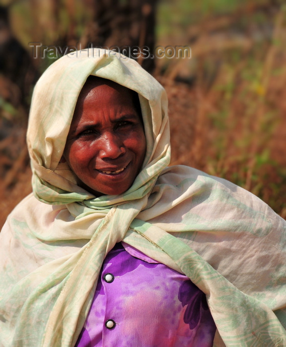 madagascar253: West coast road between the Manambolo river and Belon'i Tsiribihina, Toliara Province, Madagascar: woman wearing a lamba - photo by M.Torres - (c) Travel-Images.com - Stock Photography agency - Image Bank