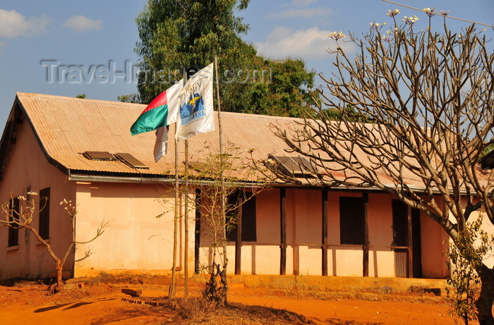 madagascar271: Bekopaka, Antsalova district, Melaky region, Mahajanga province, Madagascar: administrative building - photo by M.Torres - (c) Travel-Images.com - Stock Photography agency - Image Bank