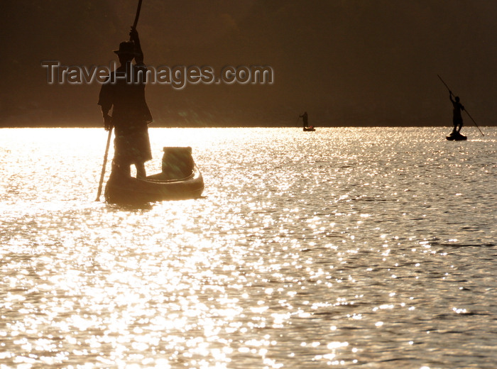 madagascar284: Antsalova district, Melaky region, Mahajanga province, Madagascar: Manambolo River - men in canoes - sunrise light reflected on the water - photo by M.Torres - (c) Travel-Images.com - Stock Photography agency - Image Bank