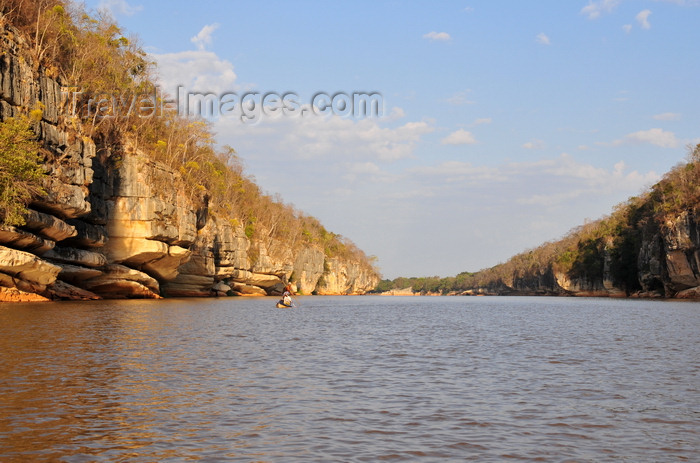 madagascar287: Antsalova district, Melaky region, Mahajanga province, Madagascar: Manambolo River heads toward the Mozambique Channel - gorge - photo by M.Torres - (c) Travel-Images.com - Stock Photography agency - Image Bank