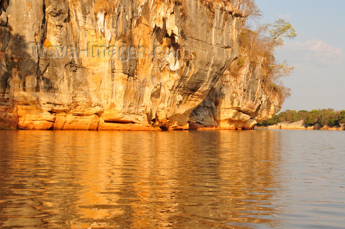 madagascar291: Antsalova district, Melaky region, Mahajanga province, Madagascar: Manambolo River - cliffs along the gorge - photo by M.Torres - (c) Travel-Images.com - Stock Photography agency - Image Bank