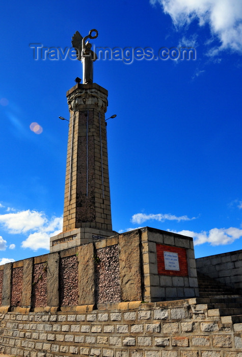 madagascar338: Antananarivo / Tananarive / Tana - Analamanga region, Madagascar: Monument aux Morts on Lac Anosy - the 'Black Angel' celebrates those that gave their lives for France - decoration by Perrin - photo by M.Torres - (c) Travel-Images.com - Stock Photography agency - Image Bank