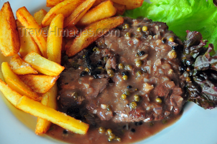 madagascar344: Antananarivo / Tananarive / Tana - Analamanga region, Madagascar: zébu steak au poivre with French fries and lettuce - Malagasy cuisine - photo by M.Torres - (c) Travel-Images.com - Stock Photography agency - Image Bank