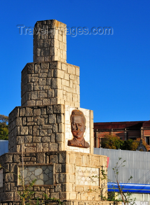 madagascar348: Antananarivo / Tananarive / Tana - Analamanga region, Madagascar: Jean Ralaimongo monument - he campaigned for Madagascar to become part of France - column on Independence avenue - photo by M.Torres - (c) Travel-Images.com - Stock Photography agency - Image Bank