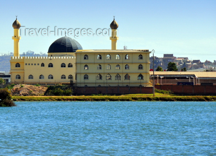 madagascar365: Antananarivo / Tananarive / Tana - Analamanga region, Madagascar: mosque near Masay Lake - Rocade du Marais Masay - Andranomahery - photo by M.Torres - (c) Travel-Images.com - Stock Photography agency - Image Bank