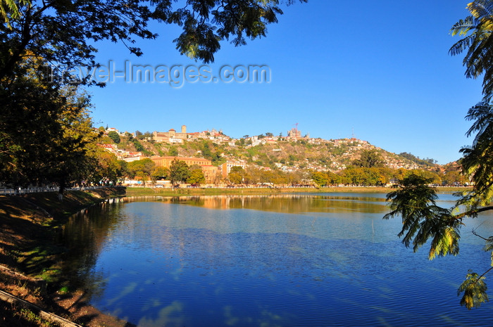 madagascar389: Antananarivo / Tananarive / Tana - Analamanga region, Madagascar: Anosy Lake framed by jacarandas - photo by M.Torres - (c) Travel-Images.com - Stock Photography agency - Image Bank