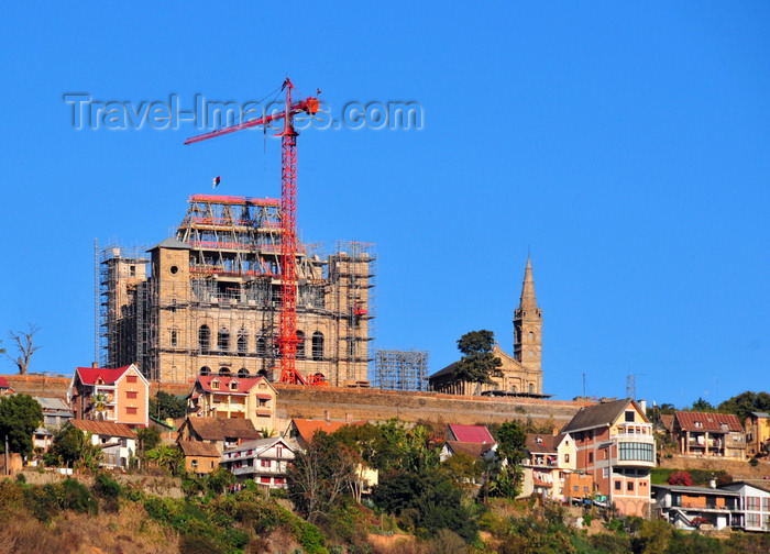 madagascar390: Antananarivo / Tananarive / Tana - Analamanga region, Madagascar: Queen's Palace - Rova, royal church and crane - Analamanga hill - Manjakamiadana - Ankadinandriana - built by Jean Laborde - photo by M.Torres - (c) Travel-Images.com - Stock Photography agency - Image Bank