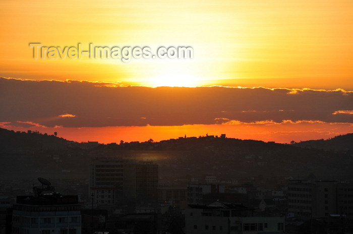 madagascar393: Antananarivo / Tananarive / Tana - Analamanga region, Madagascar: horizon at sunset - photo by M.Torres - (c) Travel-Images.com - Stock Photography agency - Image Bank