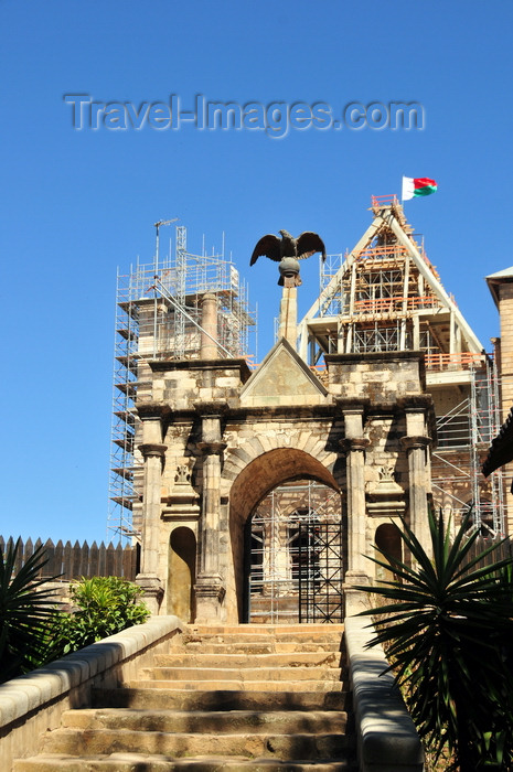 madagascar409: Antananarivo / Tananarive / Tana - Analamanga region, Madagascar: Queen's Palace - Rova - Ankadinandriana - gate by James Cameron - porte monumentale - photo by M.Torres - (c) Travel-Images.com - Stock Photography agency - Image Bank