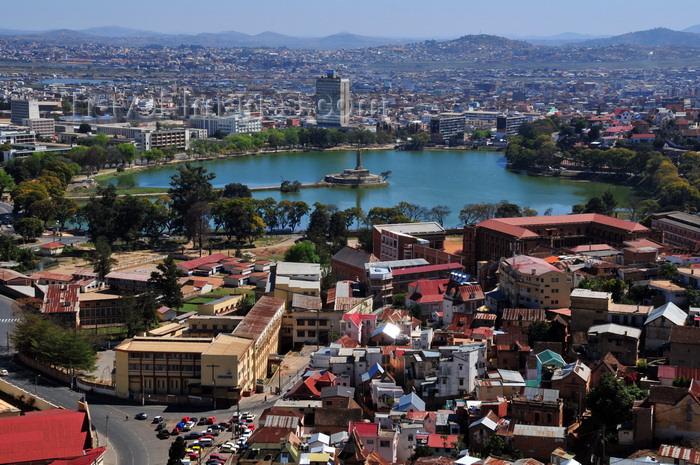 madagascar415: Antananarivo / Tananarive / Tana - Analamanga region, Madagascar: view from the Haute Ville - the heart shaped Anosy Lake with its War Memorial at the end of a causeway - panoramic view of downtown - photo by M.Torres - (c) Travel-Images.com - Stock Photography agency - Image Bank