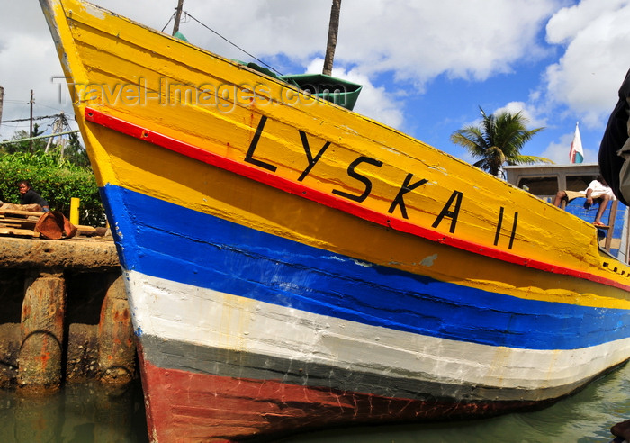 madagascar42: Ambodifotatra, Île Sainte Marie / Nosy Boraha, Analanjirofo region, Toamasina province, Madagascar: Lyska II in the harbour - prow of wooden freighter - photo by M.Torres - (c) Travel-Images.com - Stock Photography agency - Image Bank