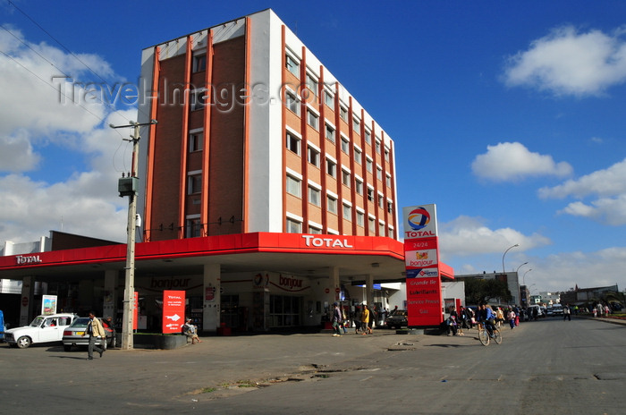 madagascar429: Antananarivo / Tananarive / Tana - Analamanga region, Madagascar: Total petrol station and Bonjour shop - photo by M.Torres - (c) Travel-Images.com - Stock Photography agency - Image Bank