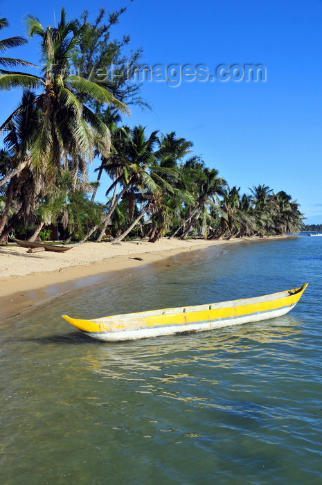 madagascar58: Vohilava, Île Sainte Marie / Nosy Boraha, Analanjirofo region, Toamasina province, Madagascar: traditional canoes and tropical beach on the sheltered east coast of the island - photo by M.Torres - (c) Travel-Images.com - Stock Photography agency - Image Bank