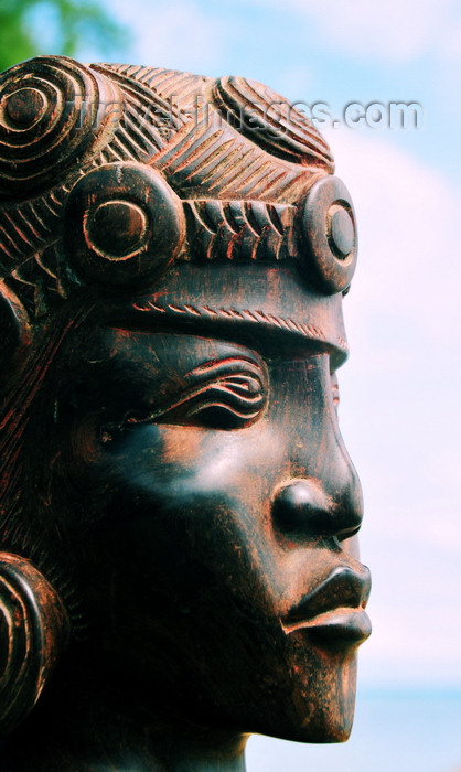 madagascar70: Vohilava, Île Sainte Marie / Nosy Boraha, Analanjirofo region, Toamasina province, Madagascar: woman's head - sculpture - Malagasy art - photo by M.Torres - (c) Travel-Images.com - Stock Photography agency - Image Bank