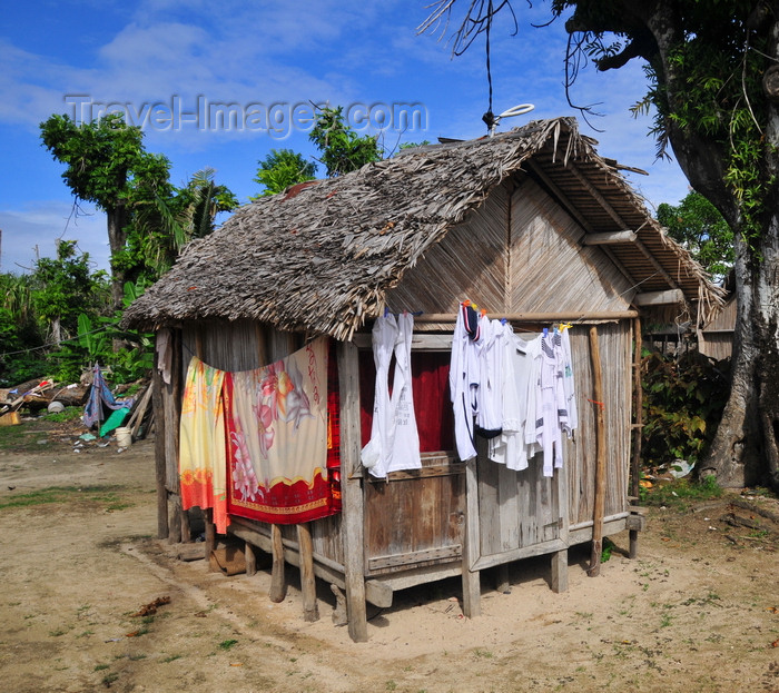 madagascar76: Ravoraha, Île Sainte Marie / Nosy Boraha, Analanjirofo region, Toamasina province, Madagascar: village dewelling - photo by M.Torres - (c) Travel-Images.com - Stock Photography agency - Image Bank