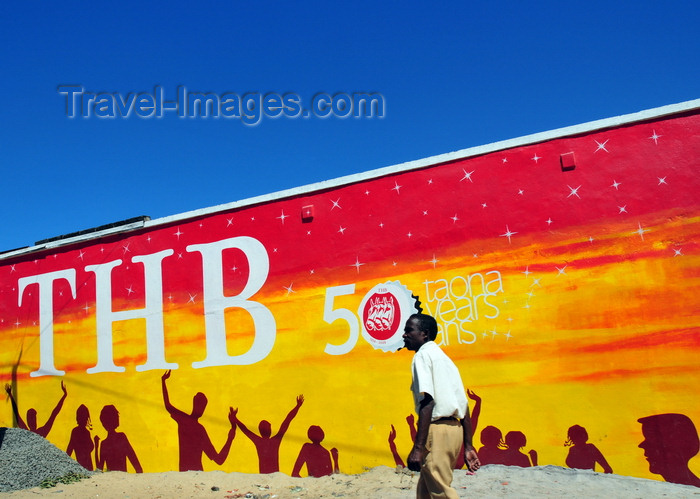 madagascar84: Toamasina / Tamatave, Madagascar: mural ad for TBH brewery, Three Horses Beer, Madagascar's favourite pilsner - photo by M.Torres - (c) Travel-Images.com - Stock Photography agency - Image Bank