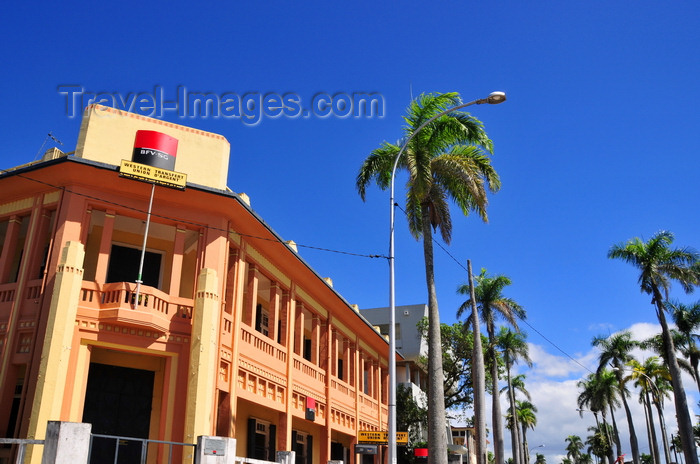 madagascar86: Toamasina / Tamatave, Madagascar: BFV-SG bank - Araben'ny Fahaleovantena blvd -photo by M.Torres - (c) Travel-Images.com - Stock Photography agency - Image Bank