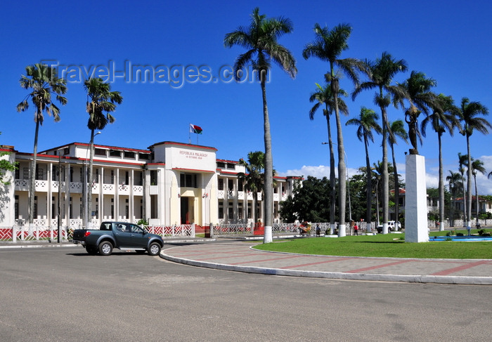 madagascar87: Toamasina / Tamatave, Madagascar: Trésor Public building on Independence avenue - Araben'ny Fahaleovantena blvd - photo by M.Torres - (c) Travel-Images.com - Stock Photography agency - Image Bank