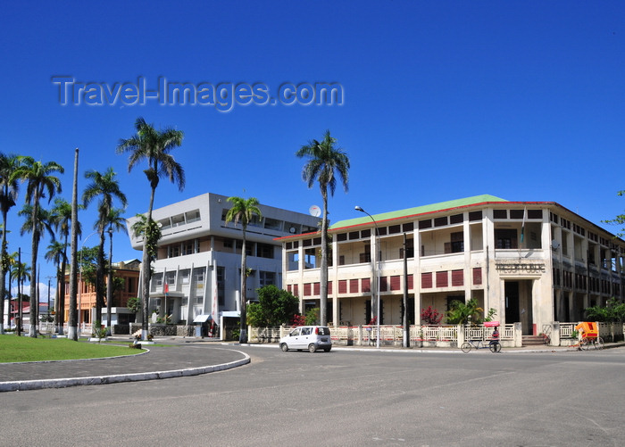 madagascar94: Toamasina / Tamatave, Madagascar: the Tresury and Foiben'i Madagasikara Bank on Independence avenue - photo by M.Torres - (c) Travel-Images.com - Stock Photography agency - Image Bank