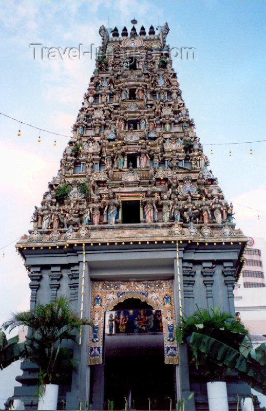 mal1: Malaysia - Johor Bahru / JHB : Hindu Temple (photo by M.Torres) - (c) Travel-Images.com - Stock Photography agency - Image Bank