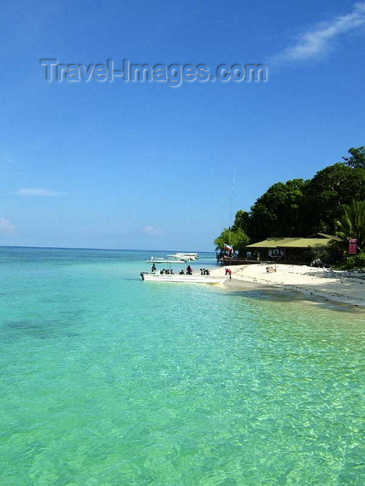 mal121: Malaysia - Sabah  (Borneo): Sipidan island: emerlad waters of the South China Sea (photo by Ben Jackson) - (c) Travel-Images.com - Stock Photography agency - Image Bank