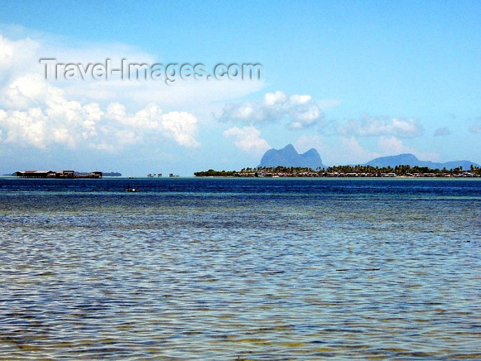 mal130: Malaysia - Sabah  (Borneo) - Semporna: the sea (photo by Ben Jackson) - (c) Travel-Images.com - Stock Photography agency - Image Bank