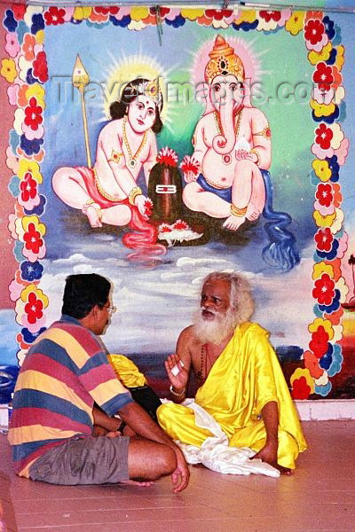 mal160: Malaysia - Batu caves: advice from a holy man - Ganesh and wife, Pushti (photo by J.Kaman) - (c) Travel-Images.com - Stock Photography agency - Image Bank